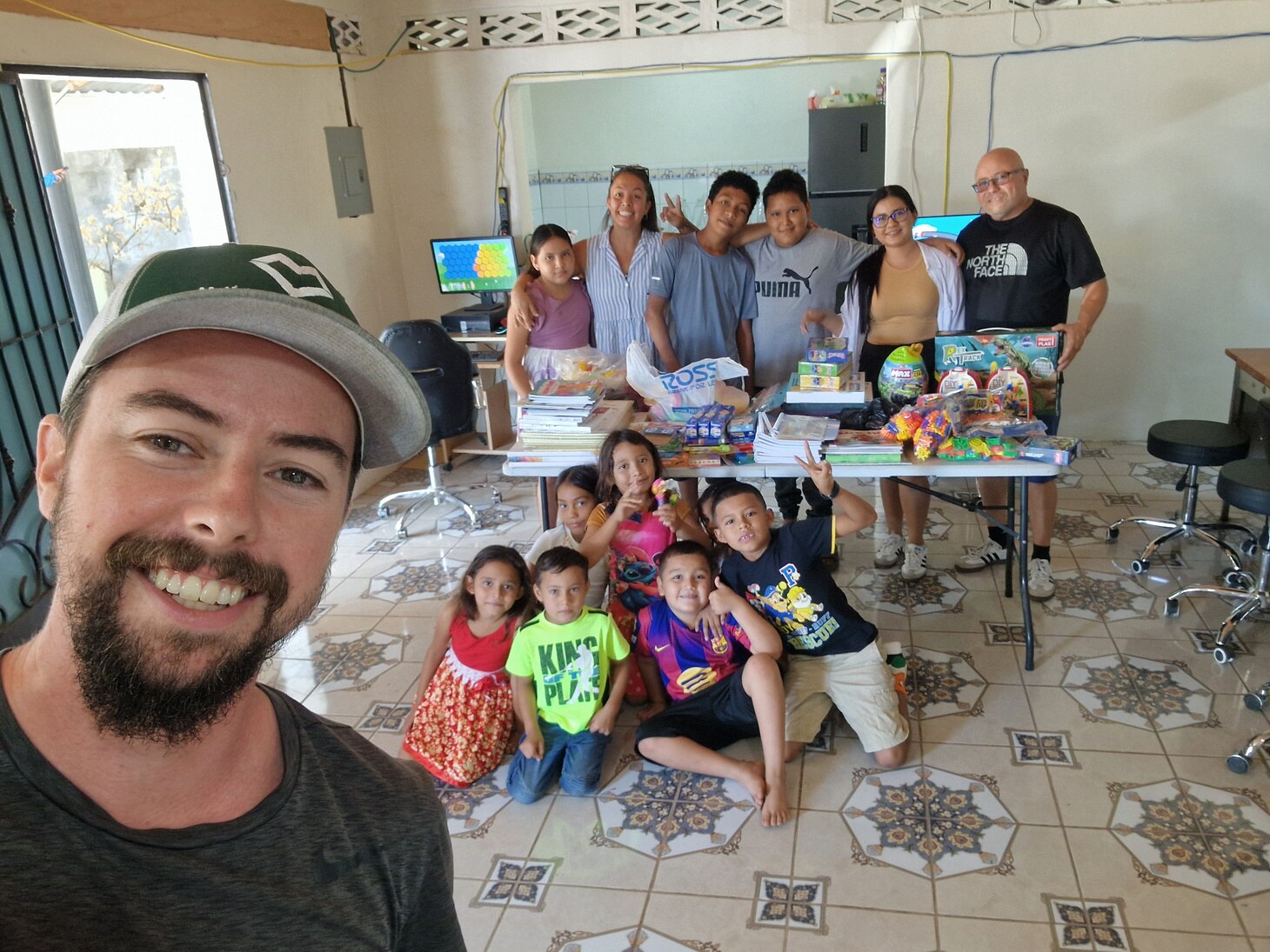 Community group inside Casa Nodominio